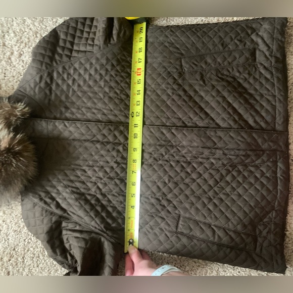 Burberry vintage quilted coat with fur hood - Picture 11 of 16